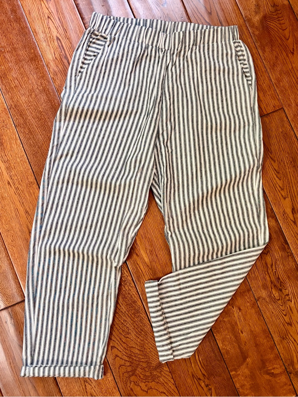 Striped Casual Tapered Leg Pants in Gray & White Like New